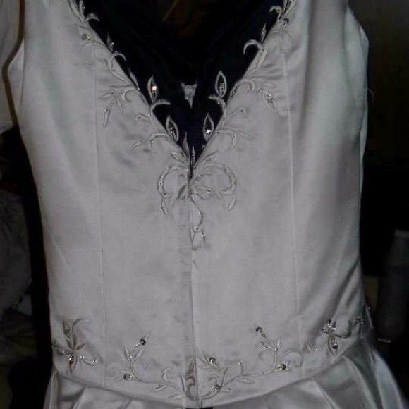 Wedding Gown - Picture 3 of 5